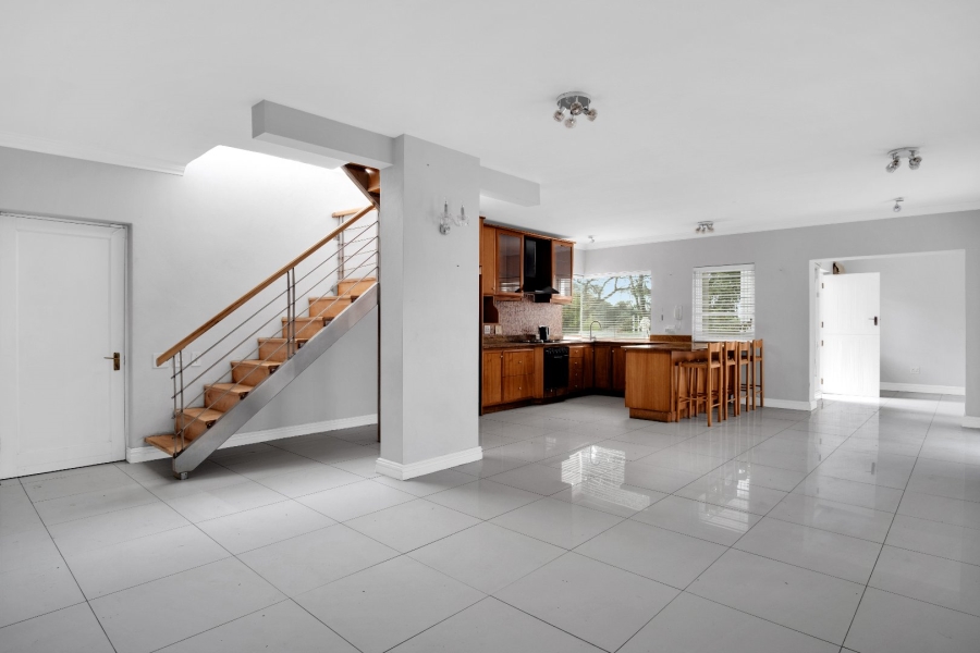 4 Bedroom Property for Sale in Wynberg Upper Western Cape